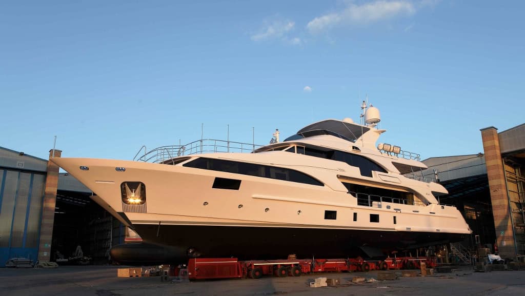 Benetti-Classic-121_ladylillian