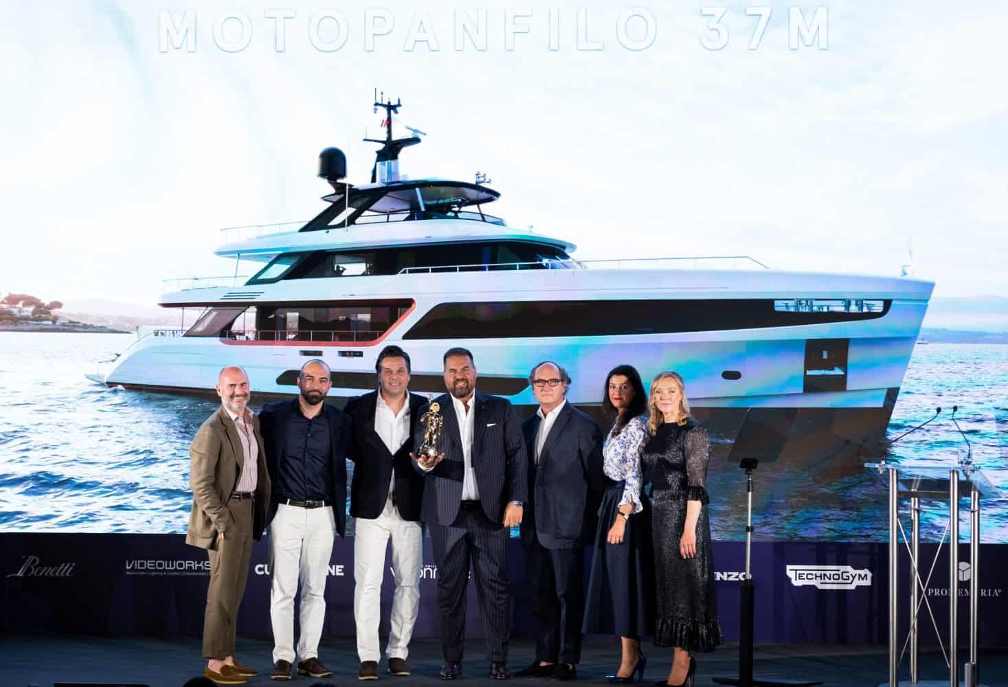 Motopanfilo_-DI-Awards1-1467×1000