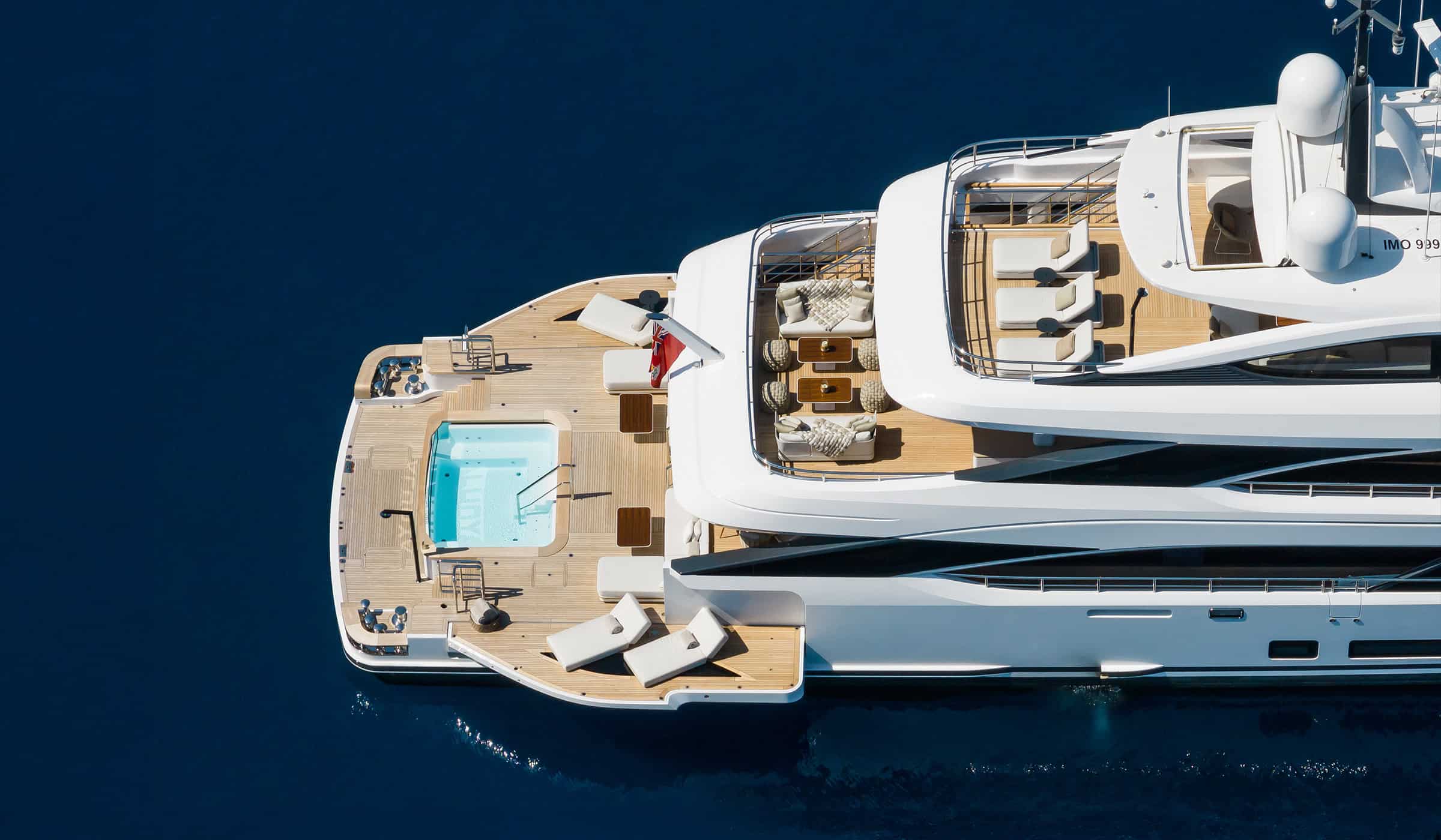 Benetti-HOY-Design-Hub-RWD-04-Carousel-03-BNOW-50M