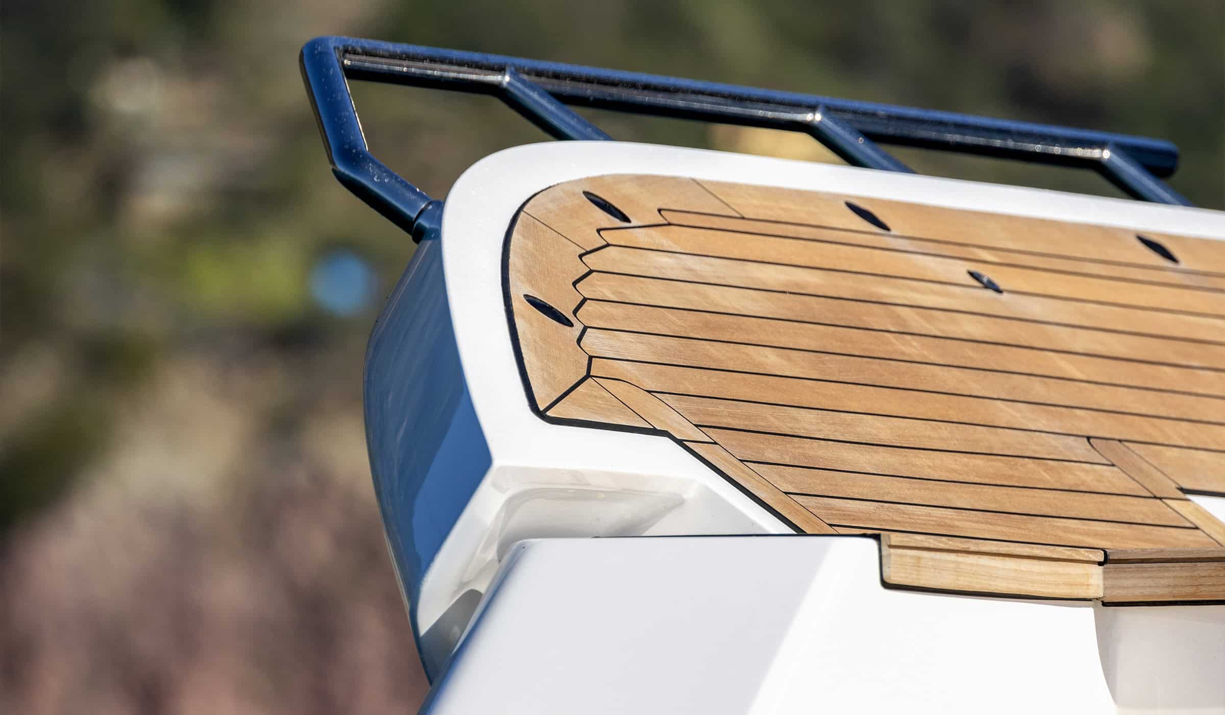 Benetti-Yachts-Oasis-34M-Exteriors-Carousel-01-Wings