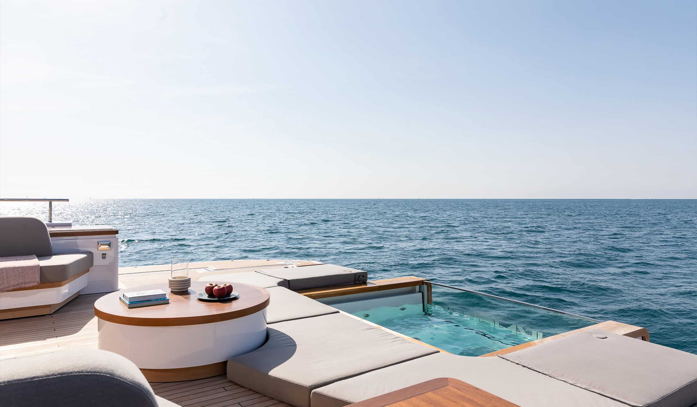 Benetti-Yachts-Oasis-34M-Exteriors-Carousel-02-Infinity-Pool