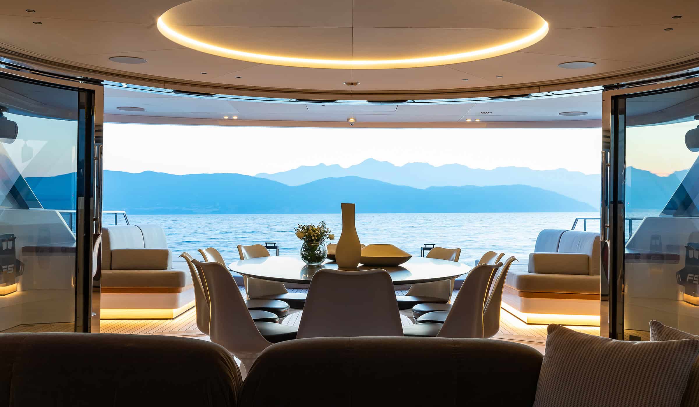 Benetti-Yachts-Oasis-34M-Interior-FullScreen