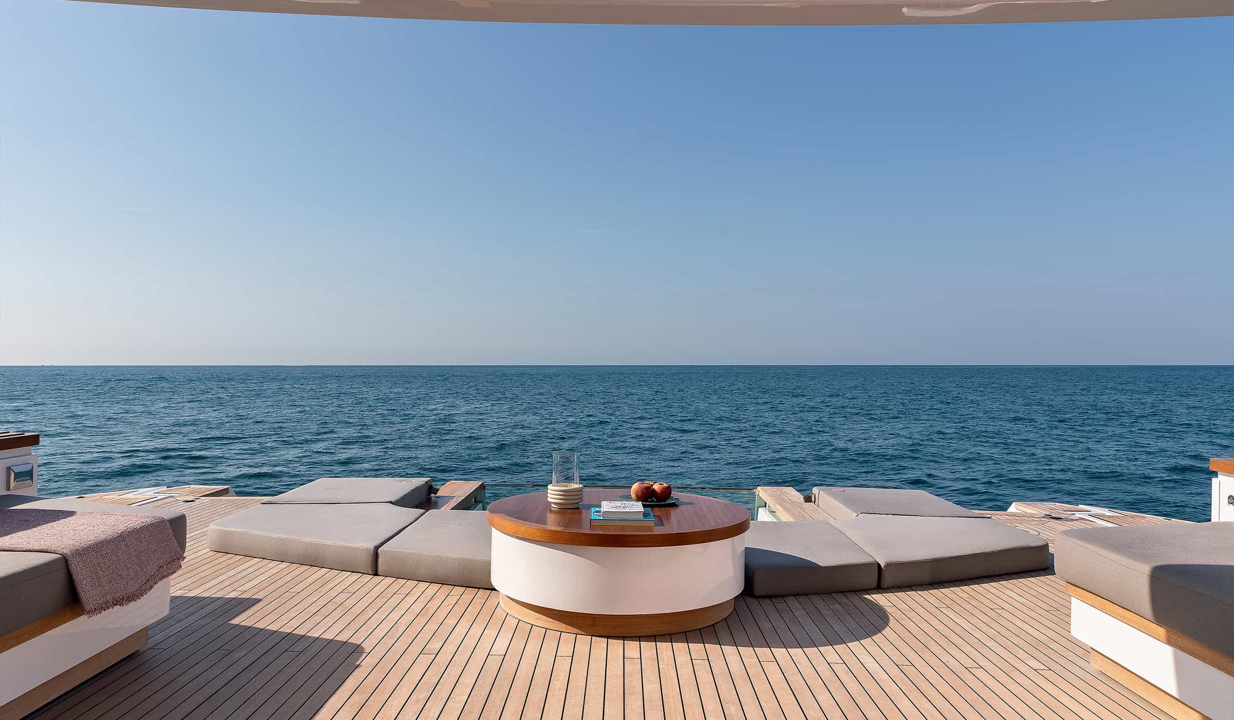 Benetti-Yachts-Oasis-Family-Carousel-02-Unobstructed-View