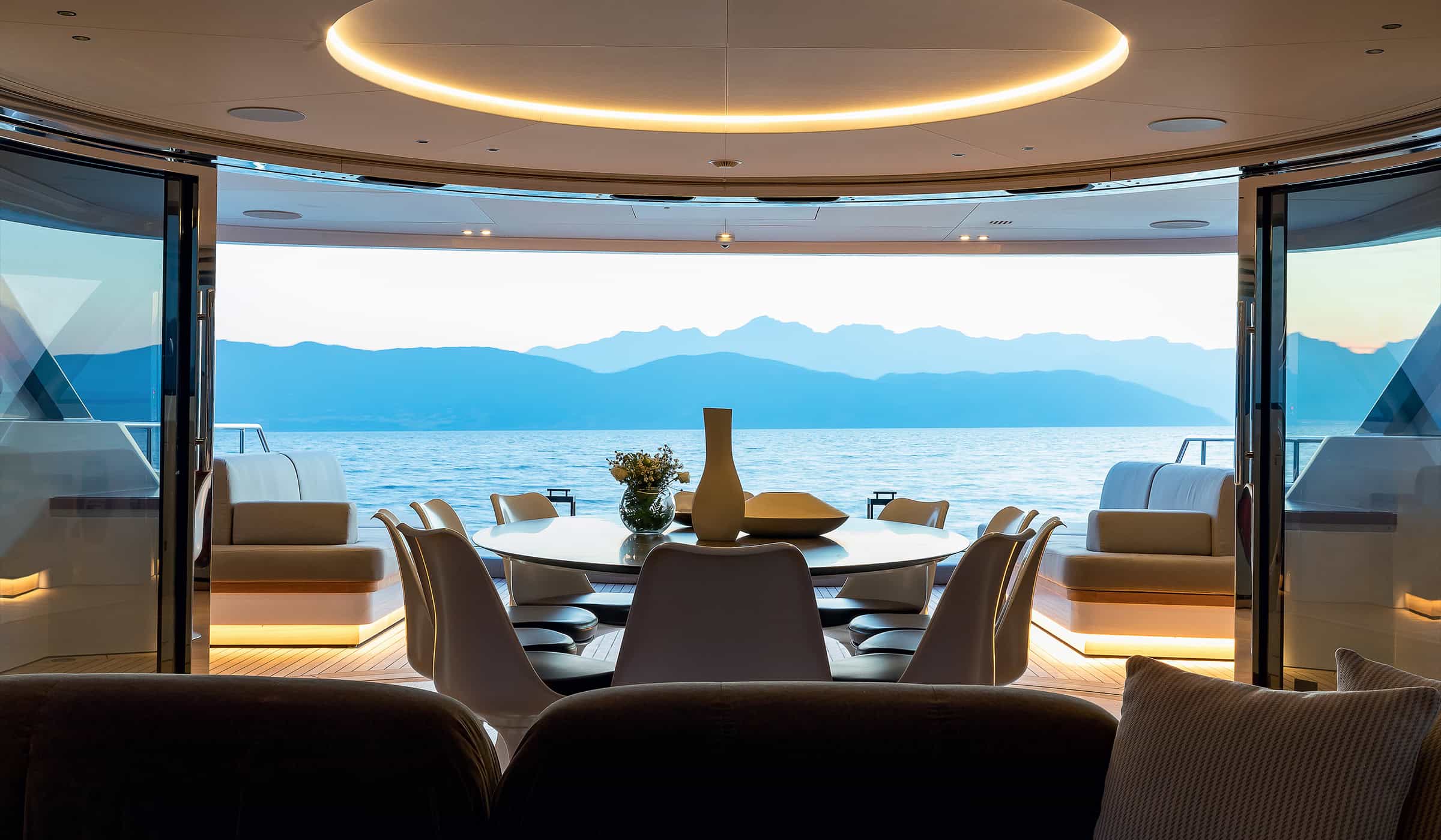 Benetti-Yachts-Oasis-Family-Carousel-04-Seemless-Freedom