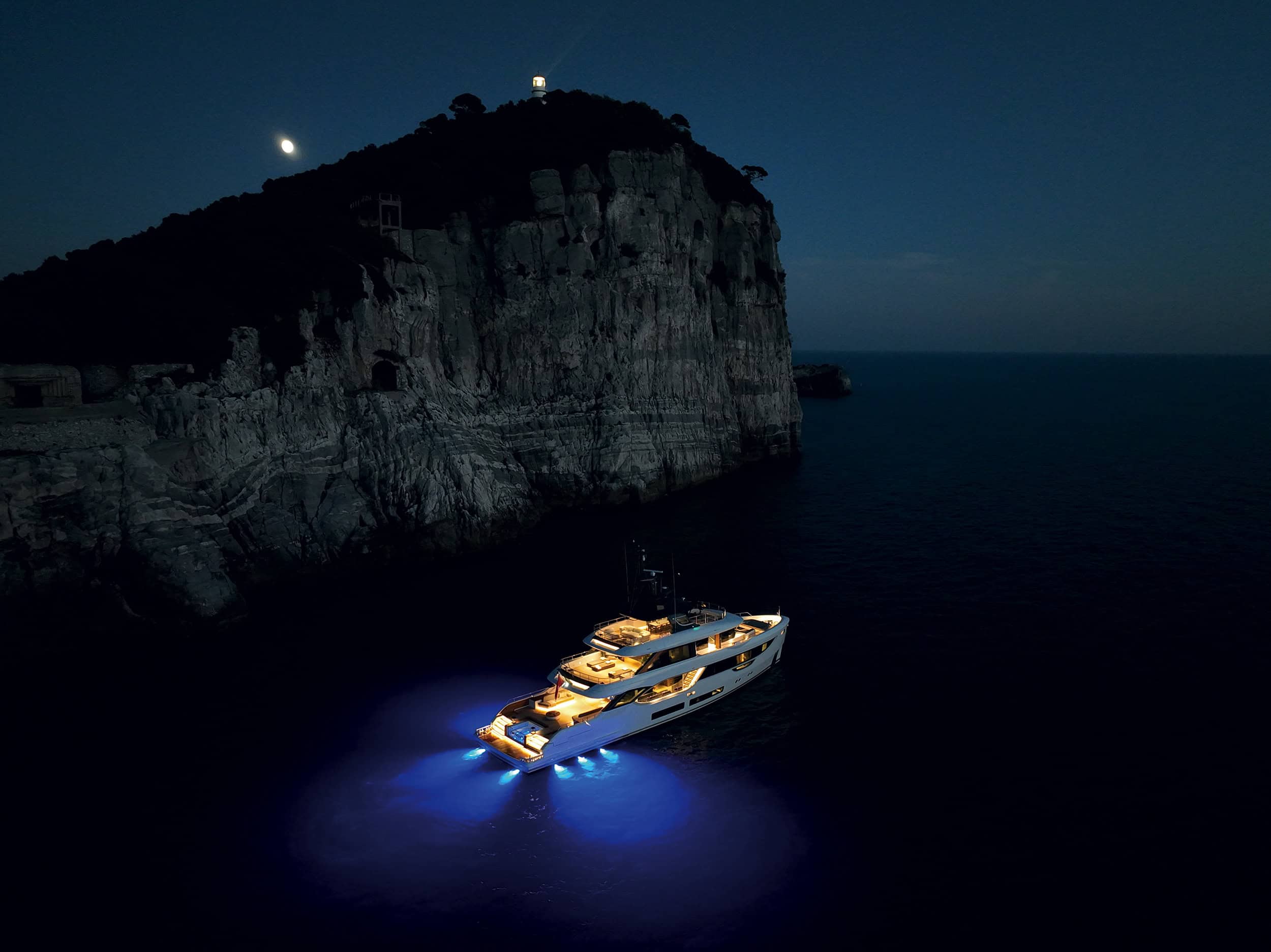 BENETTI_OASIS34_OASIS-BY-NIGHT_STRANHERO_0838