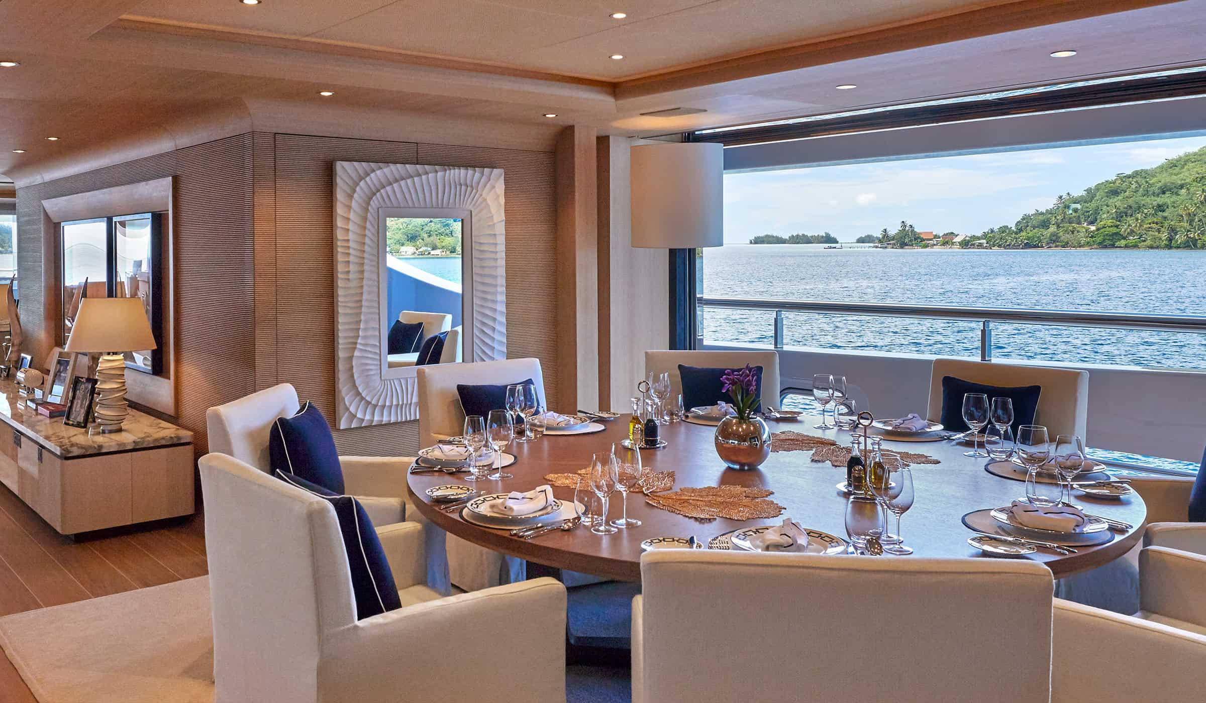 Benetti-HOY-Construction-Engineering-06-Interior-Carousel-04