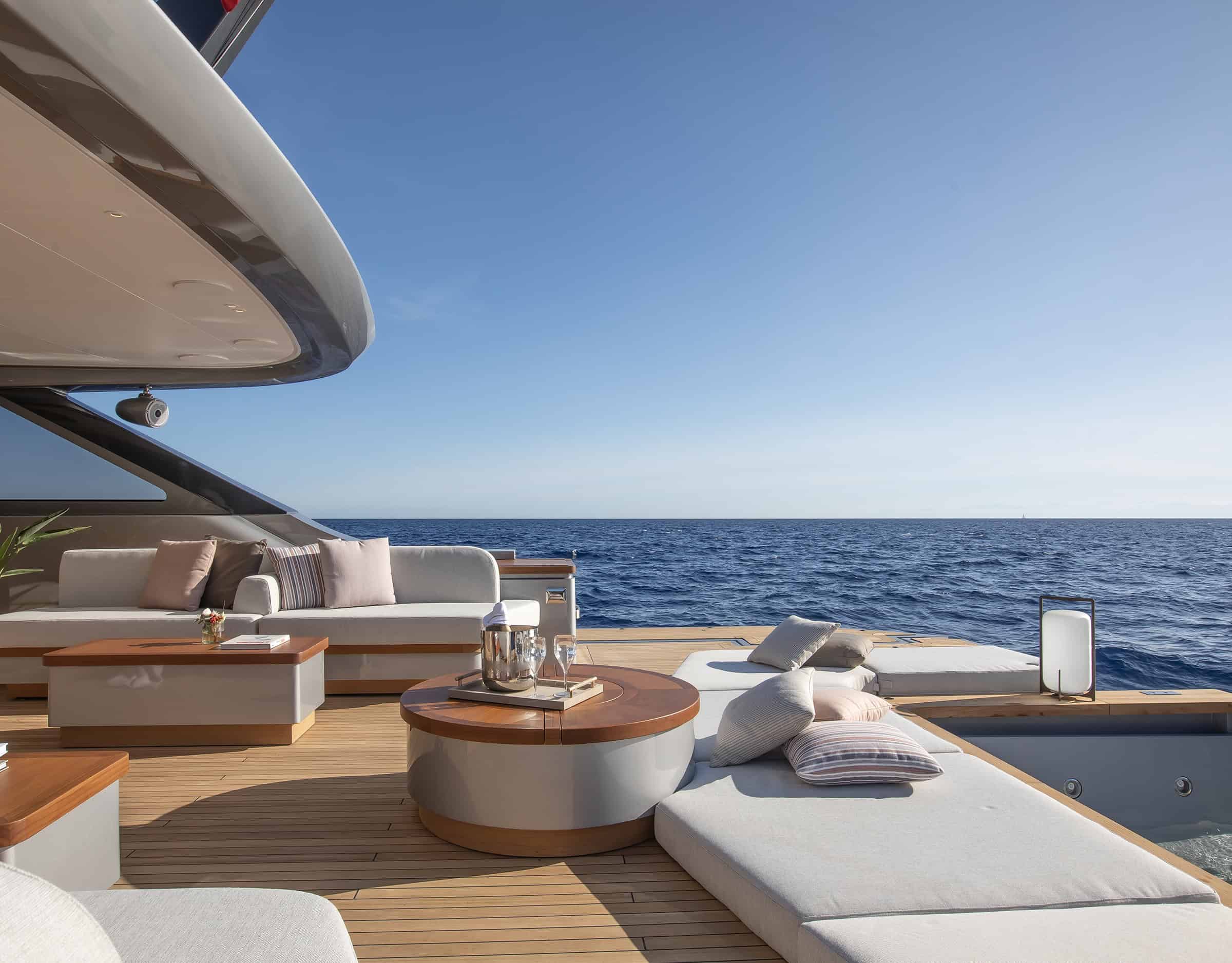 Benetti-HOY-Design-Hub-Bonetti-Kozerski-01-Oasis-34M
