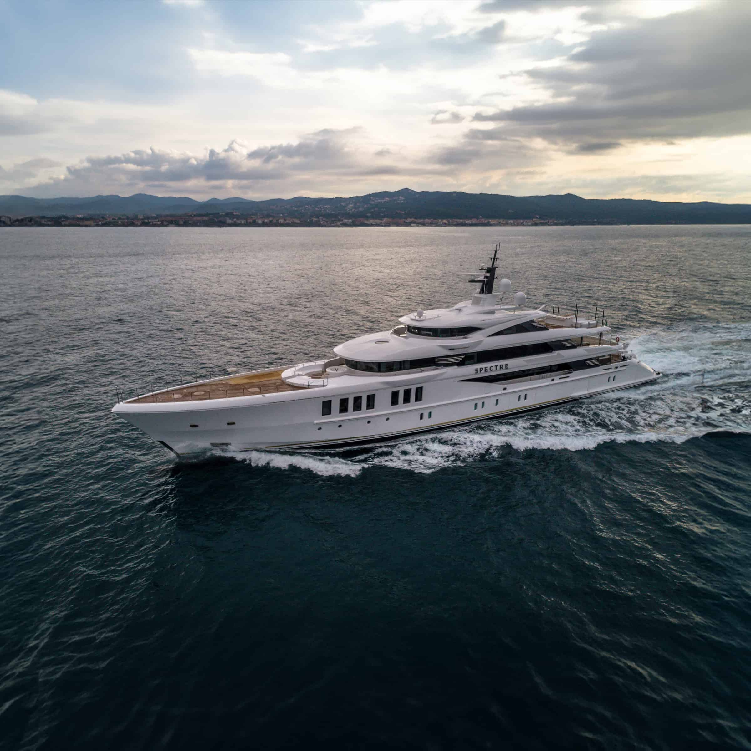 Benetti-HOY-Design-Hub-Giorgio-M-Cassetta-08-02-FB269-Spectre