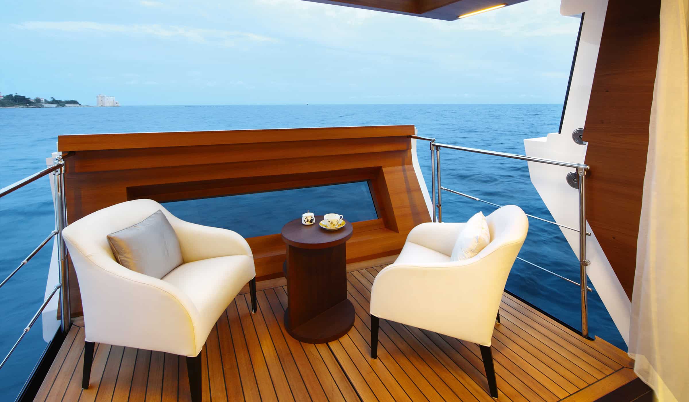 Benetti-HOY-Design-Hub-Zuretti-05-Carousel-05-Classic-Supreme