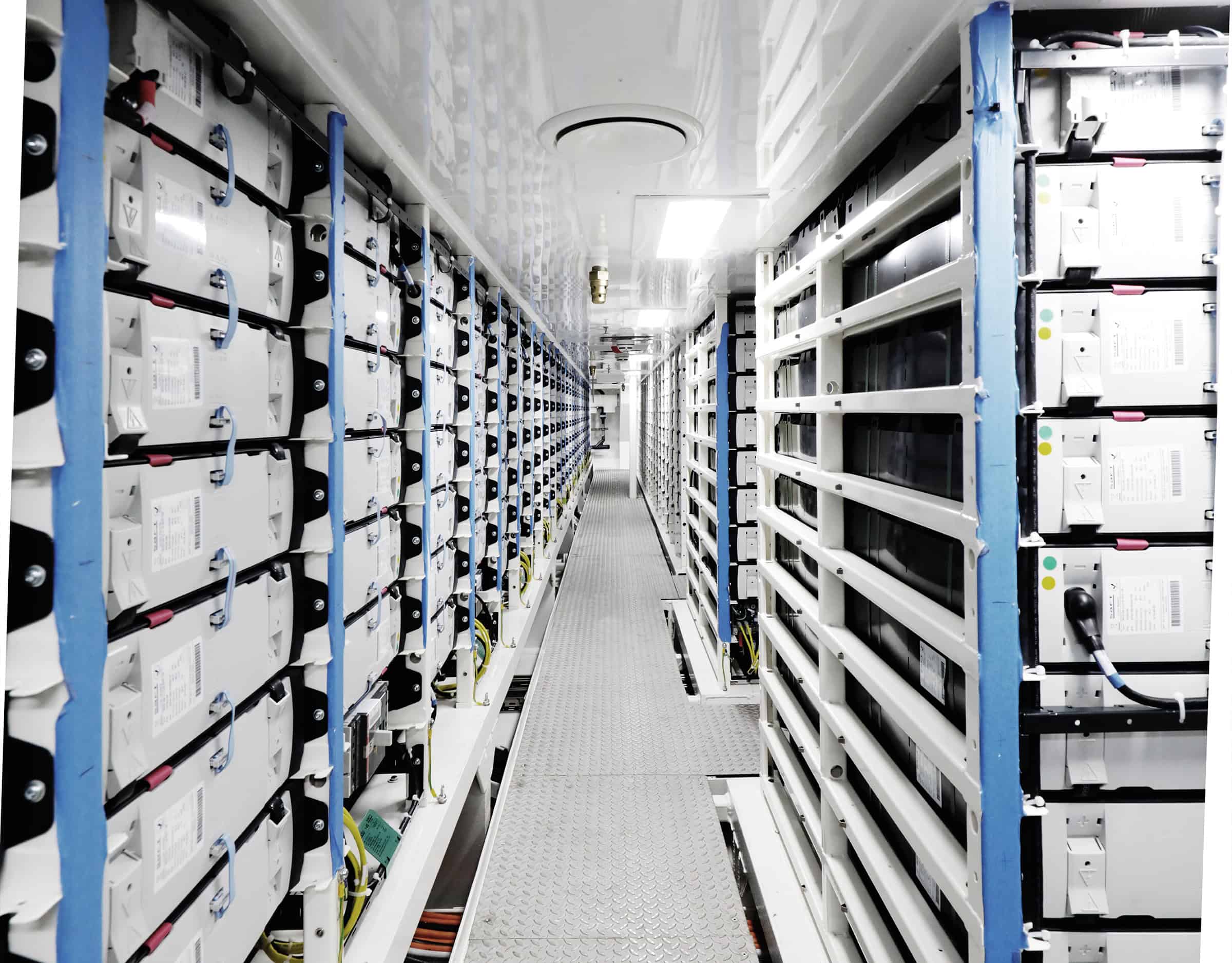 Benetti-HOY-Emode-Hybrid-04-Eco-Cruise