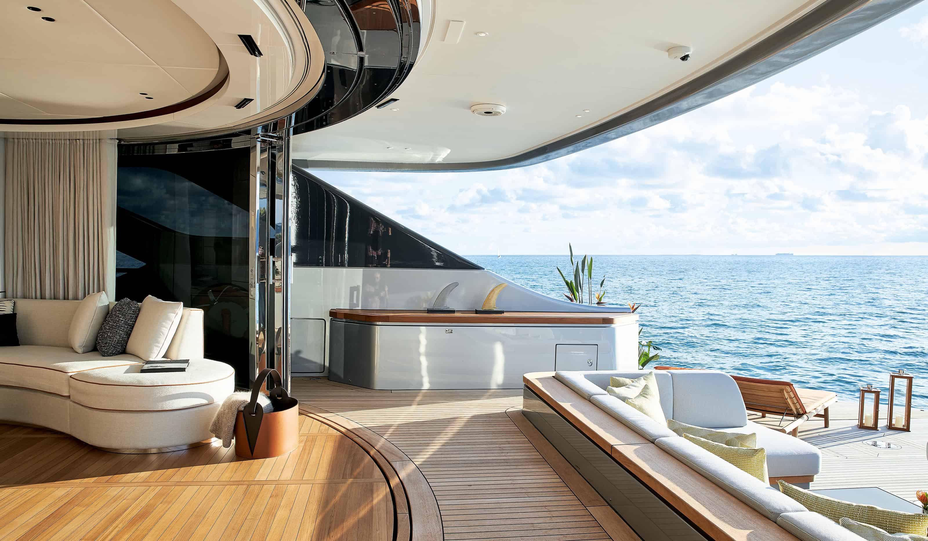 Benetti-HOY-Layout-Innovation-Oasis-Deck-03-Unobstructed-View