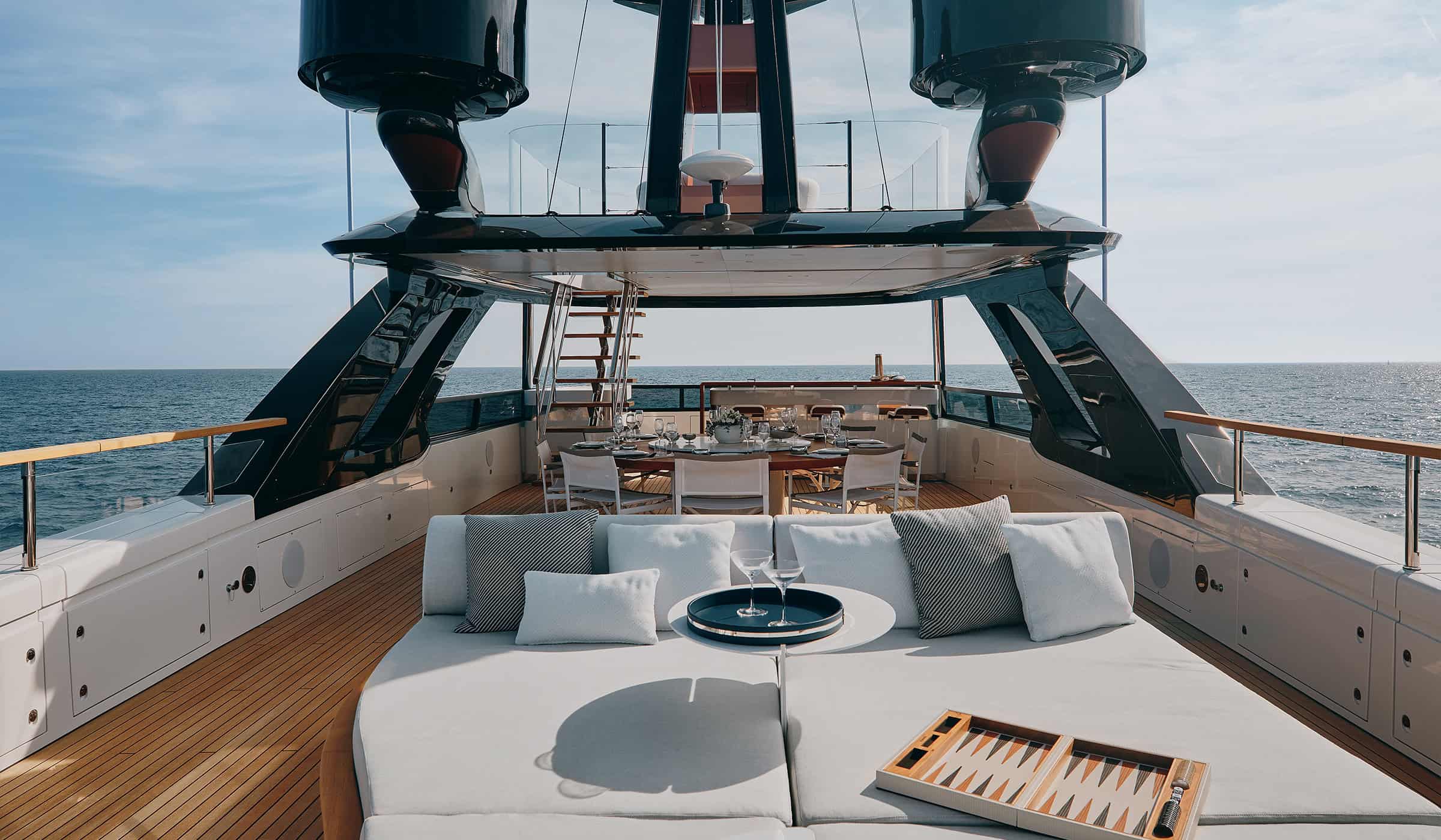 Benetti-Yachts-Class-Motopanfilo-37M-Interiors-02-Carousel-05-Sundeck