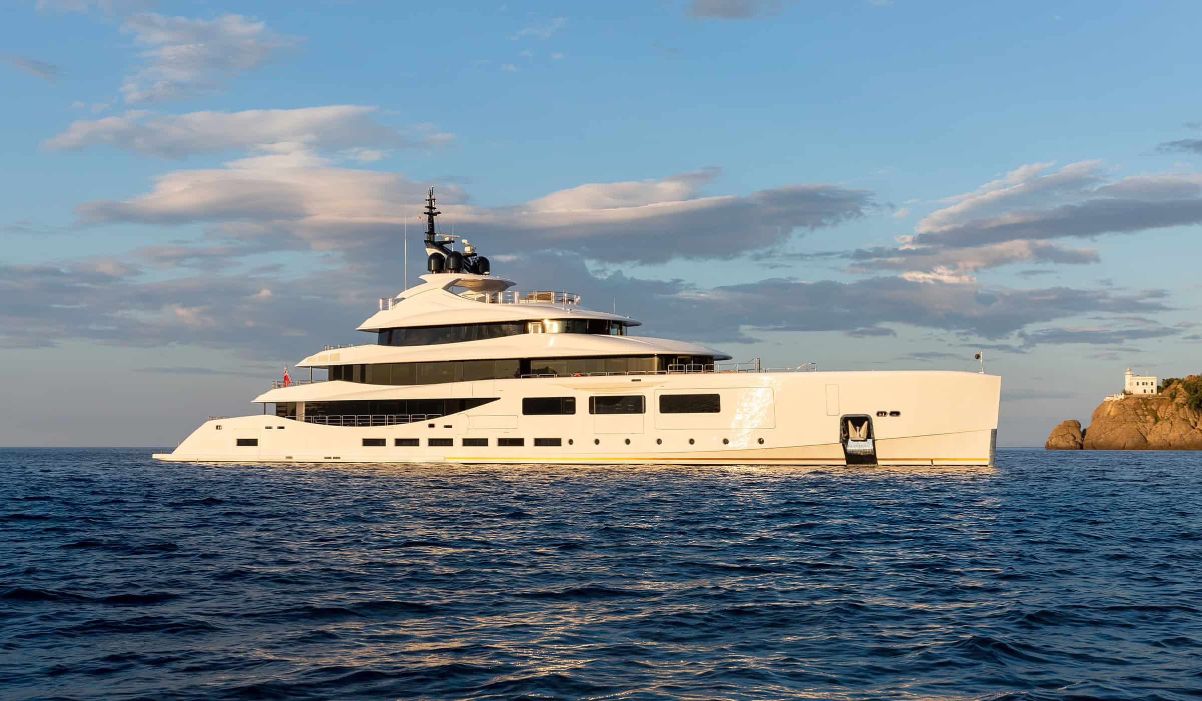 Benetti-Yachts-Custom-Alfa-Exteriors-00-Overview