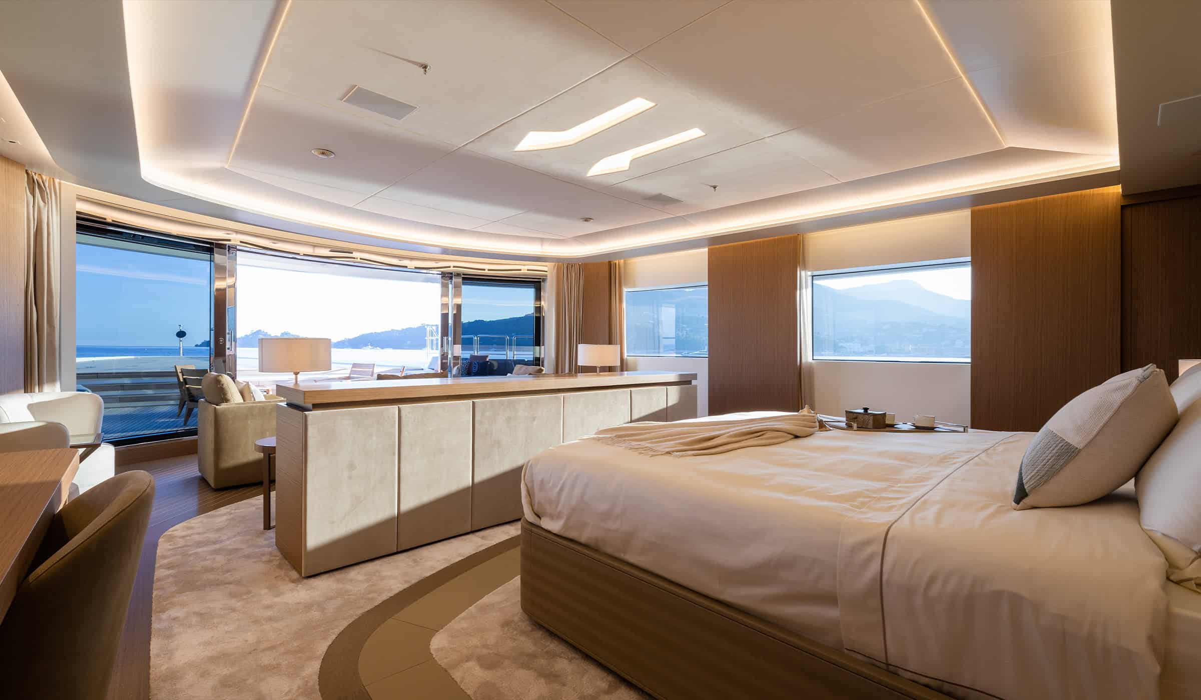 Benetti-Yachts-Custom-Alfa-Interiors-01-Carousel-04-Owners-Suite