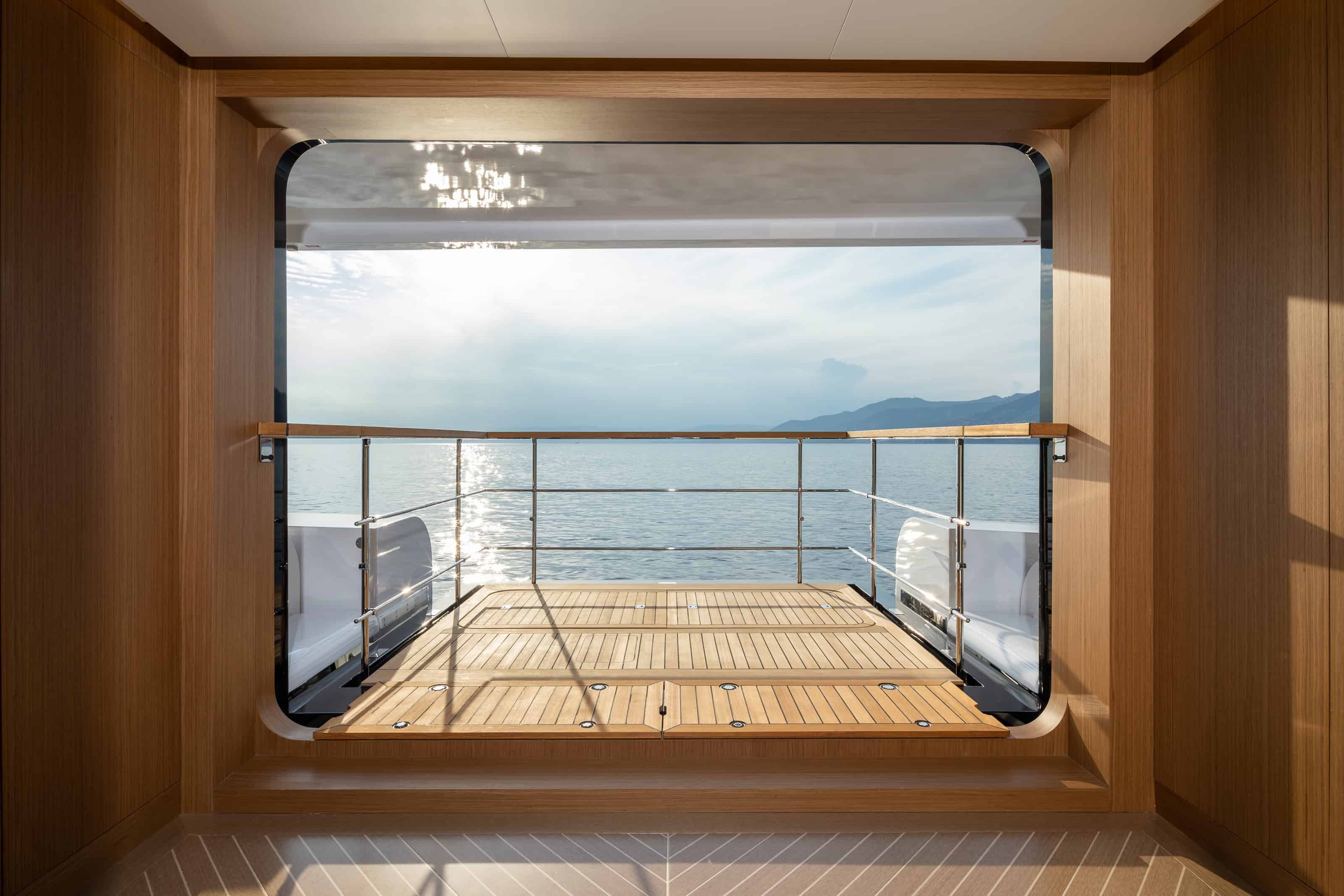 Benetti-Yachts-Custom-Alfa-Interiors-02-Fullscreen