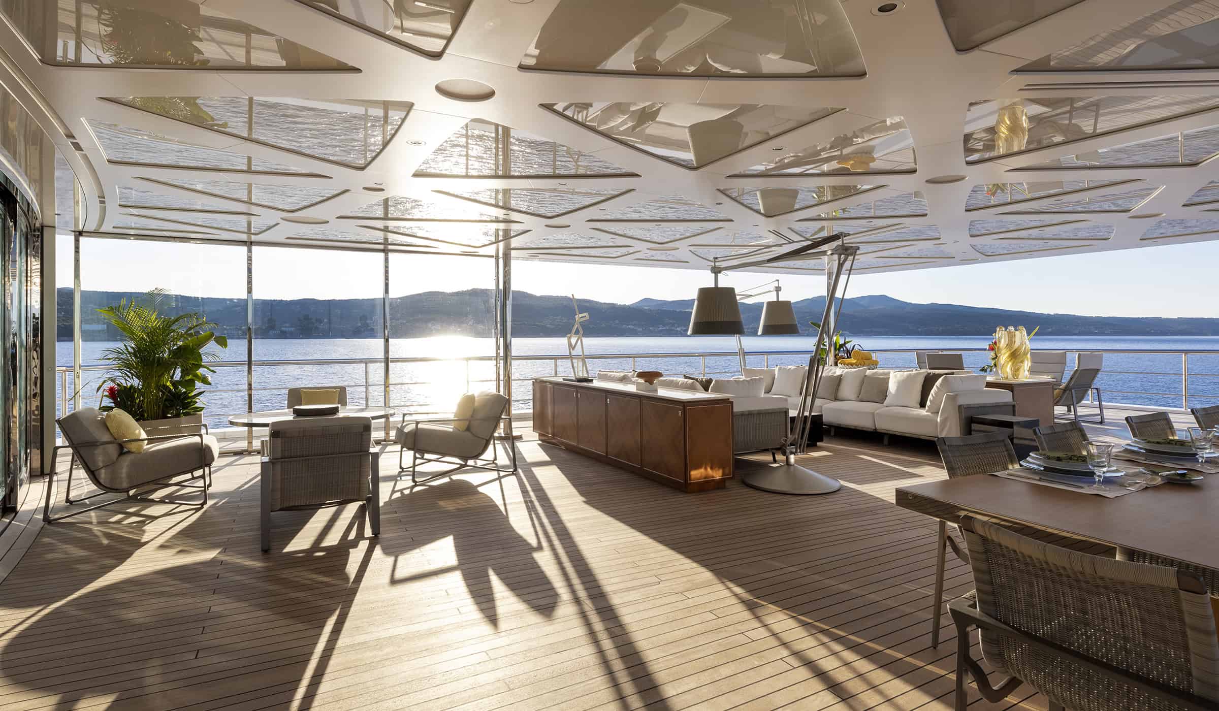 Benetti-Yachts-Custom-FB272-Luminosity-07-Carousel-01-Owners-Deck