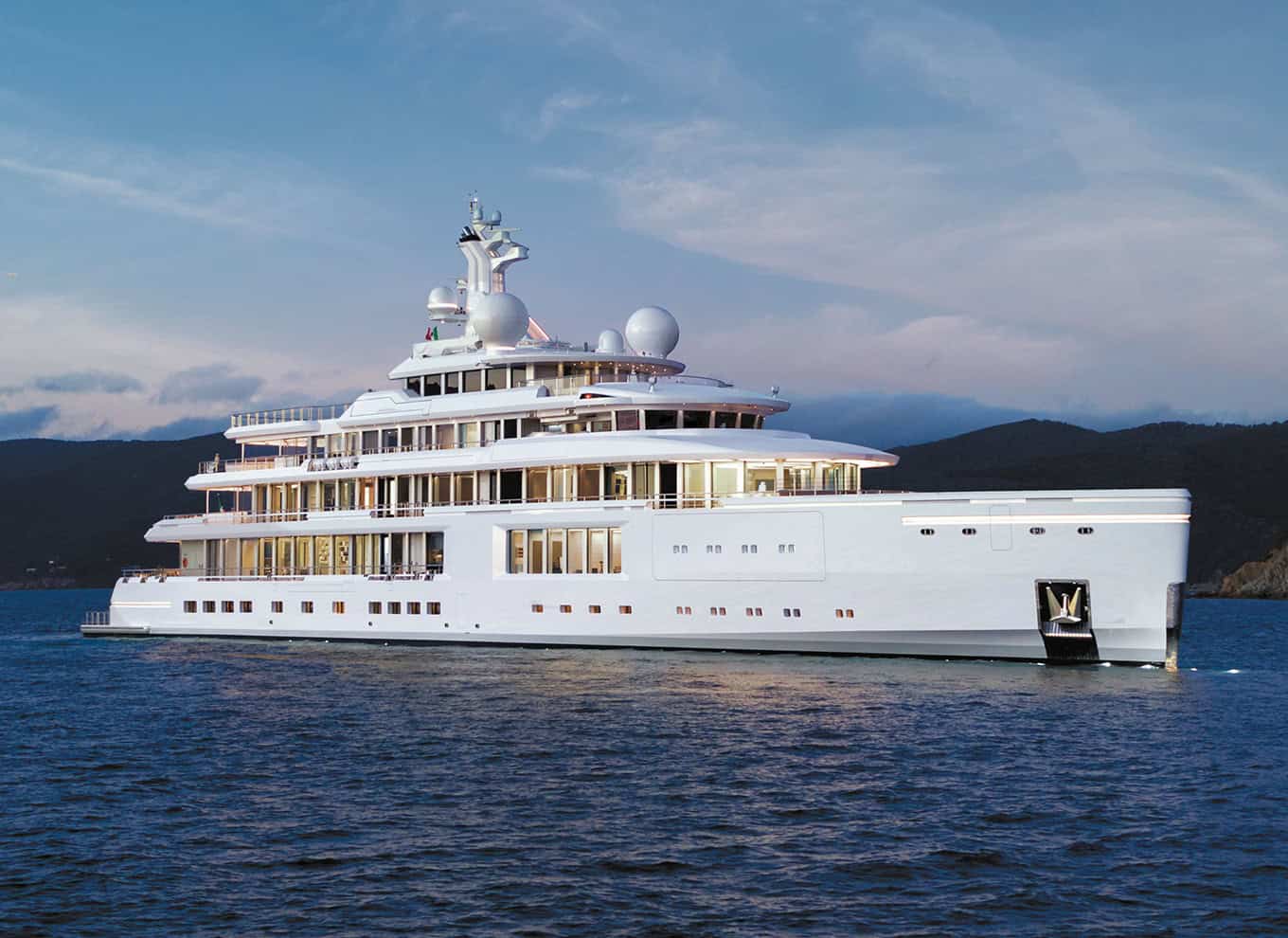 Benetti-Yachts-Custom-FB272-Luminosity-Card