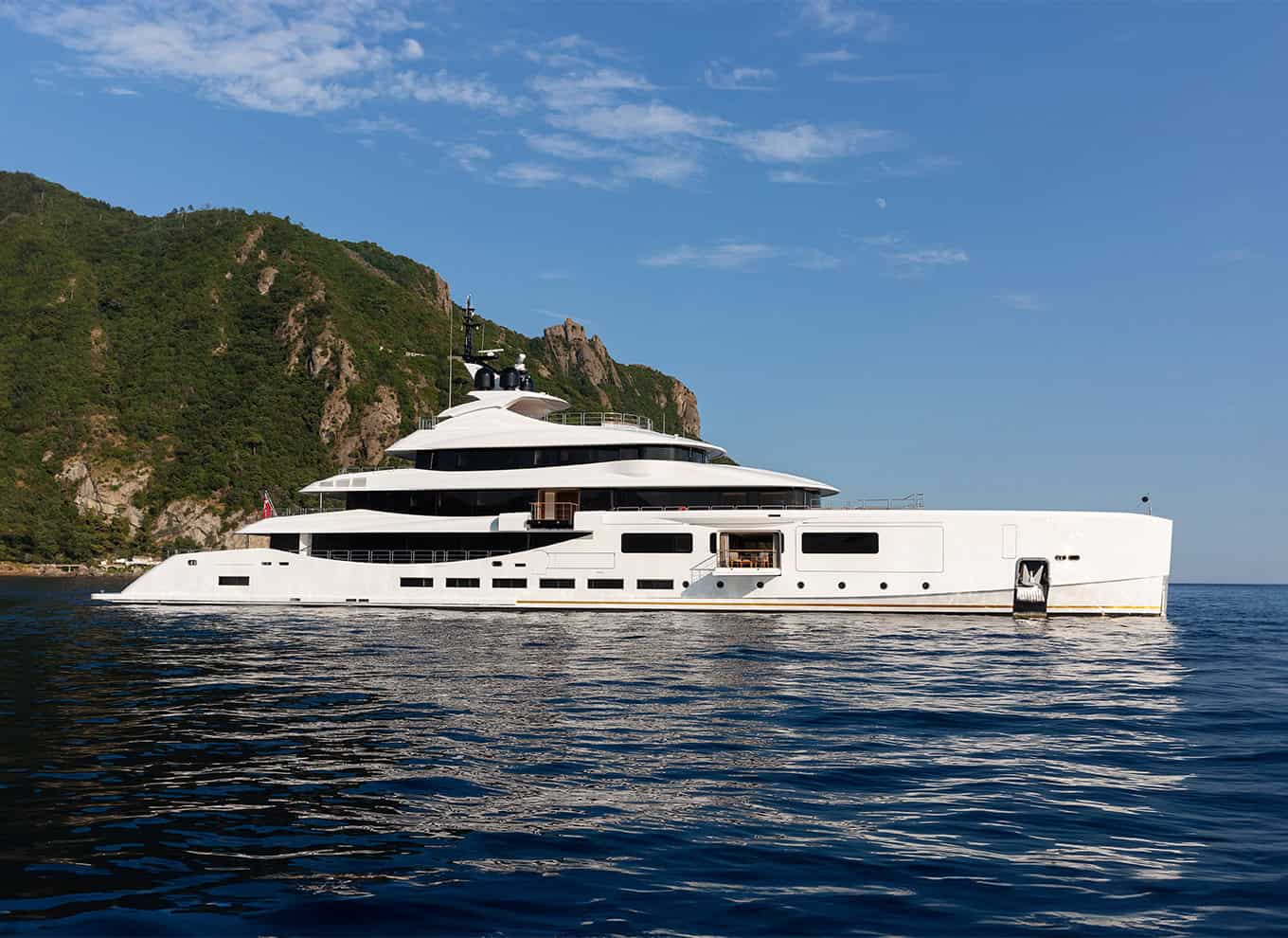 Benetti-Yachts-Custom-FB273-Alfa-Card