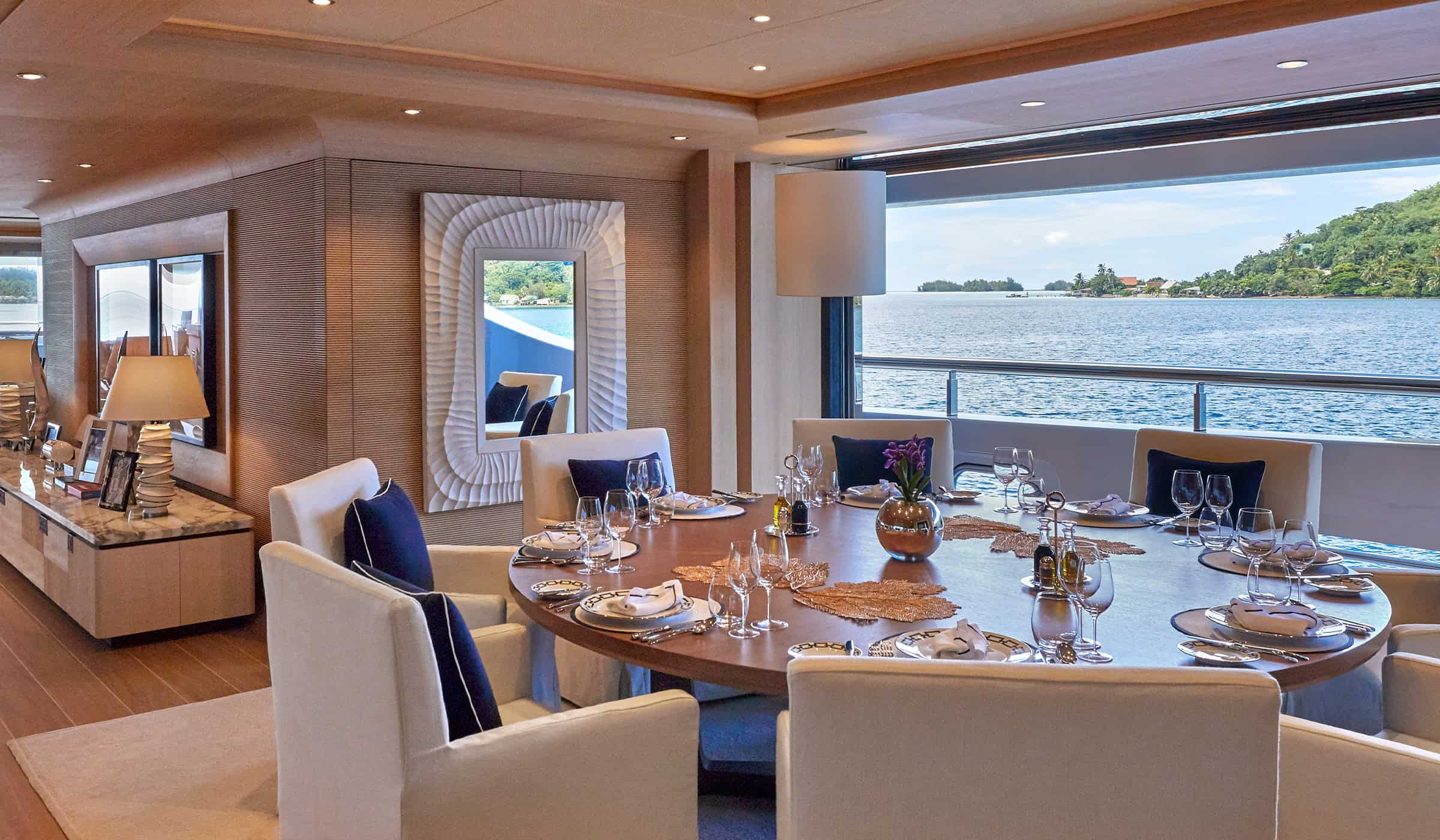 Benetti-Yachts-Custom-Ije-Interior-02-Carousel-01-Dining-Room