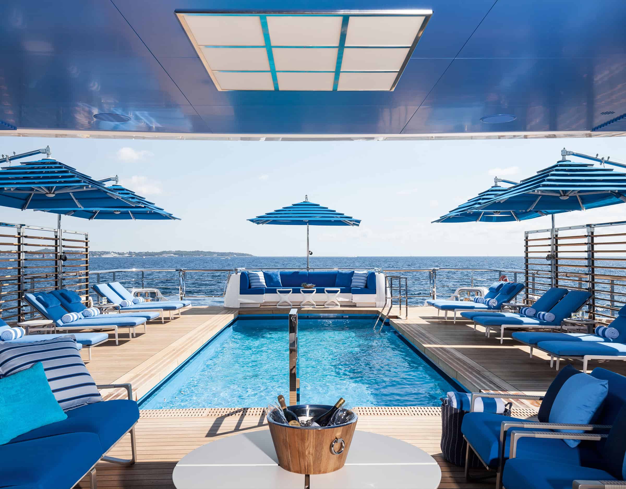 Benetti-Yachts-Custom-Seasense-Exteriors-02-Pool