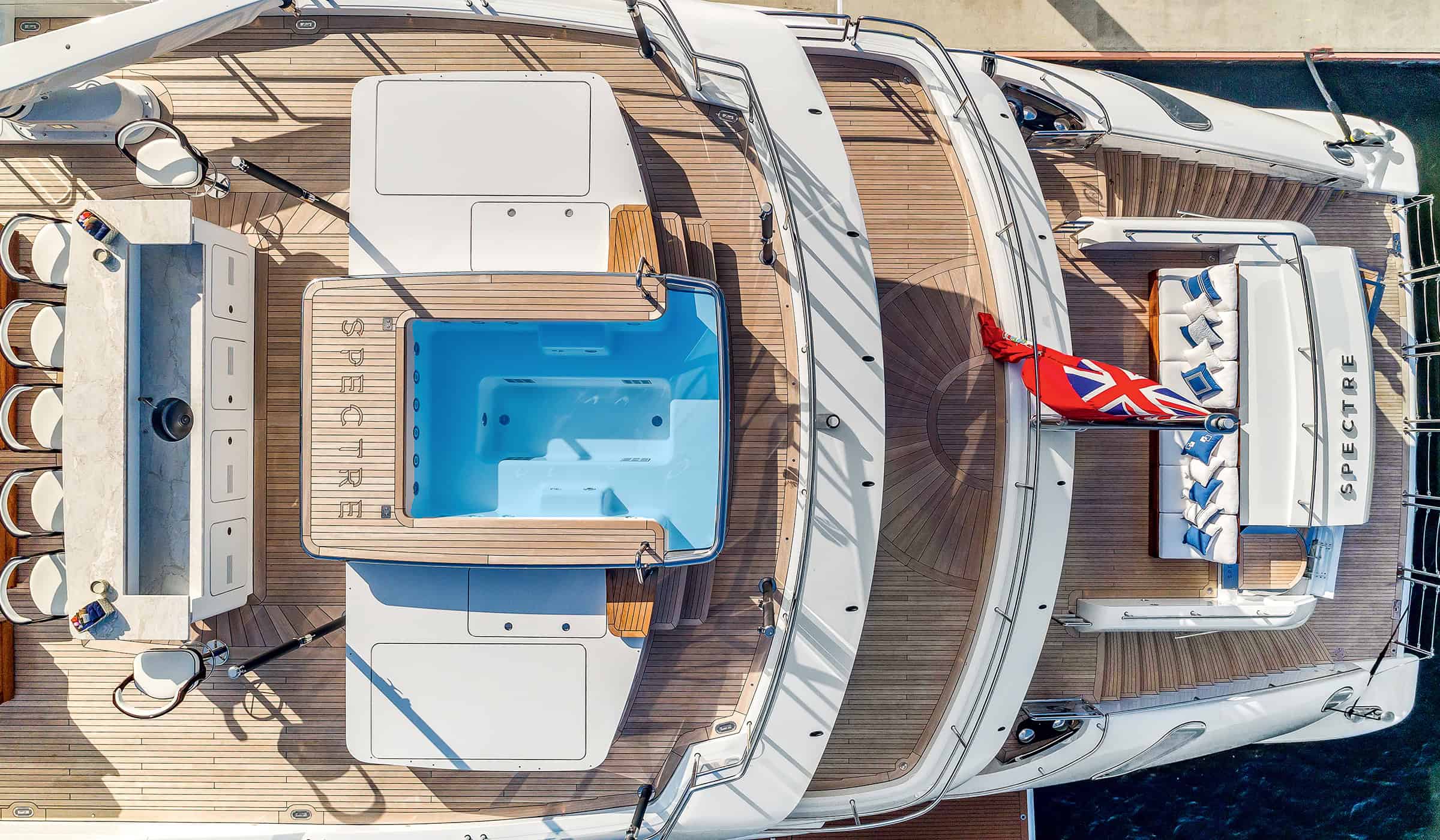 Benetti-Yachts-Custom-Spectre-Exteriors-02-Swimming-Pool