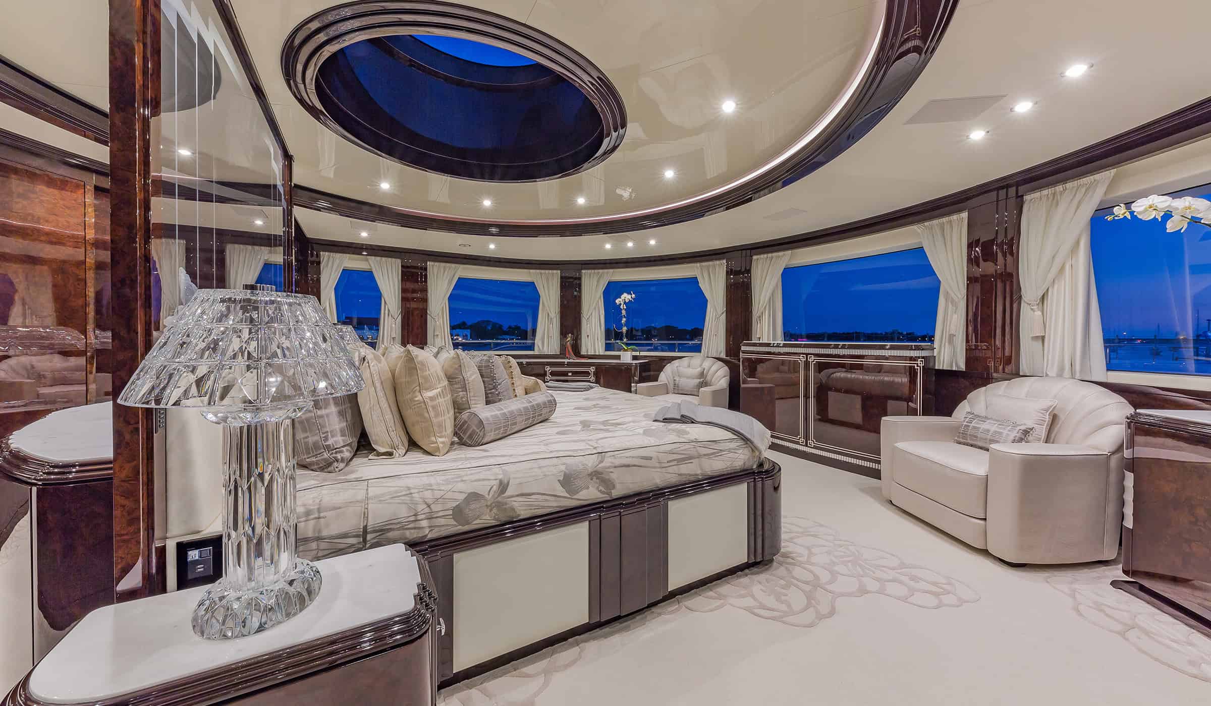 Benetti-Yachts-Custom-Spectre-Interiors-05-Carousel-02-Owners-Suite