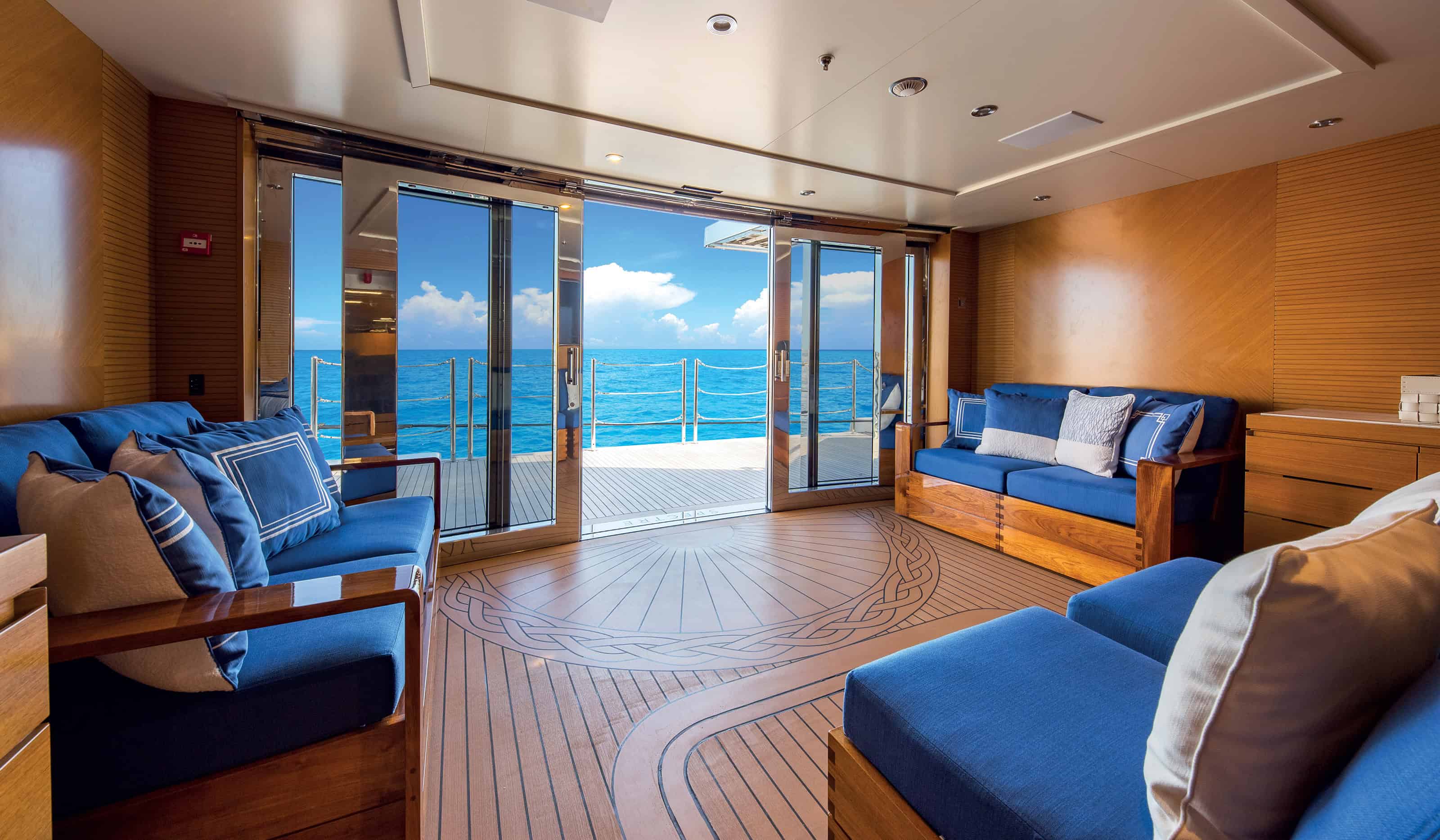 Benetti-Yachts-Custom-Spectre-Interiors-06-Fullscreen