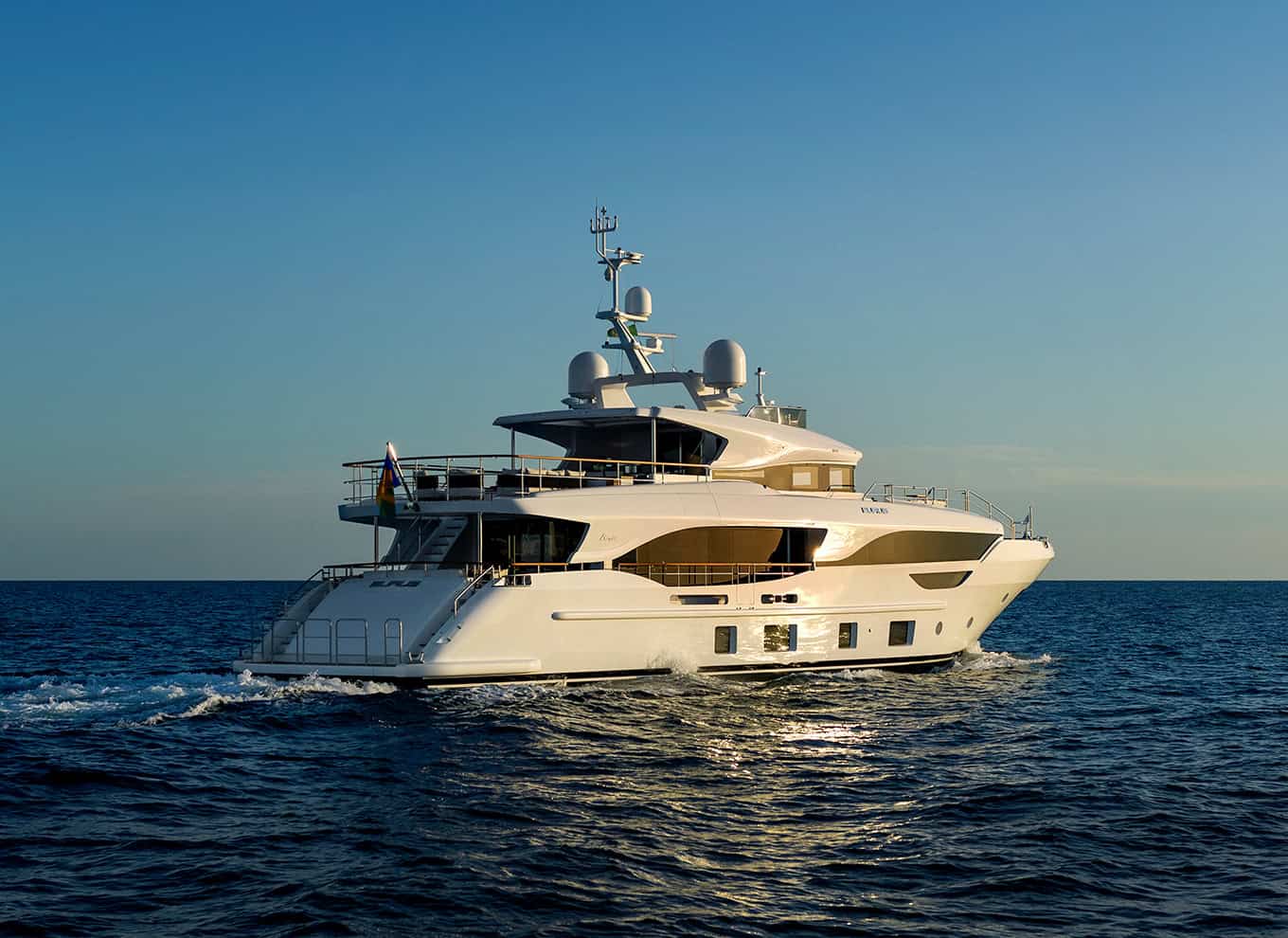 Benetti-Media-Room-Boatshow-Card-Delfino-95