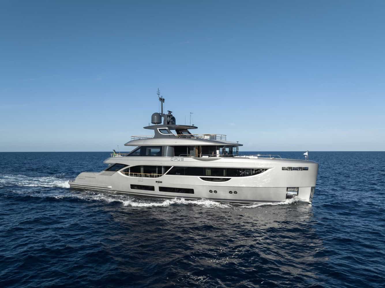 Benetti-Oasis-34M-Opus_exteriors-9-1335×1000